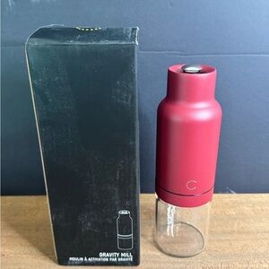 NIB Curtis Stone Gravity Spice Salt and Pepper Mill in Red Automatic Just Turn